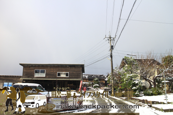 能登・穴水町岩車（石川県） の村。海の側に積もる雪はすぐに融けてしまう