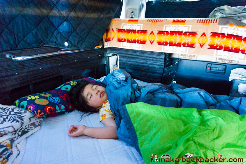 クルマ 寝袋 ハイエース クルマ旅 寝やすい車 ファミリーワゴン camper van travel in Japan
