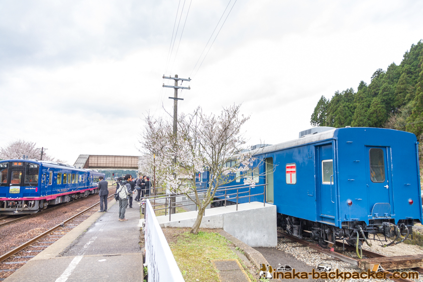 sight seeing train in noto のと里海里山号