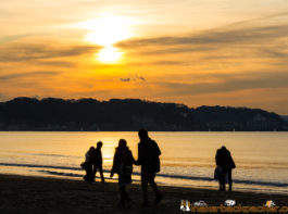 first sunrise hatsuhinode and three girls at yuigahama beach in kamakura