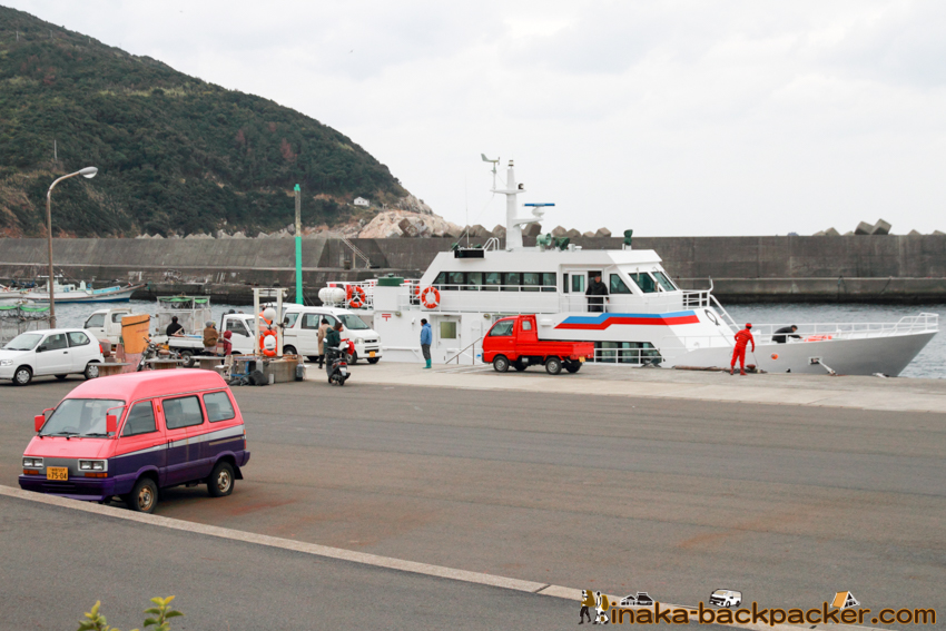 Okinoshima island in Kochi Japan 高知県 沖の島 待合室