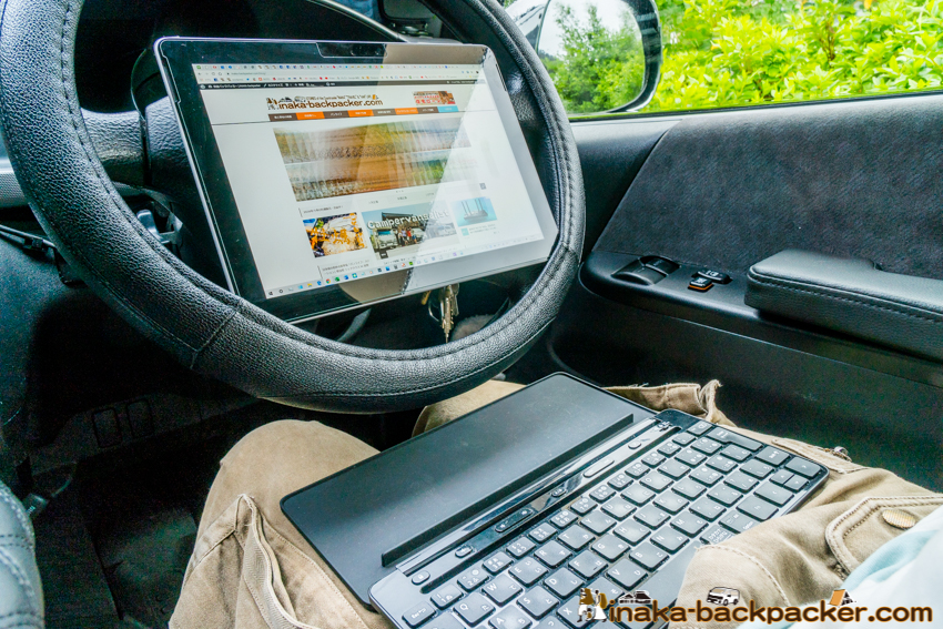 バンライフ 車中泊 アイテム パソコン 運転席 タブレット Surface Go